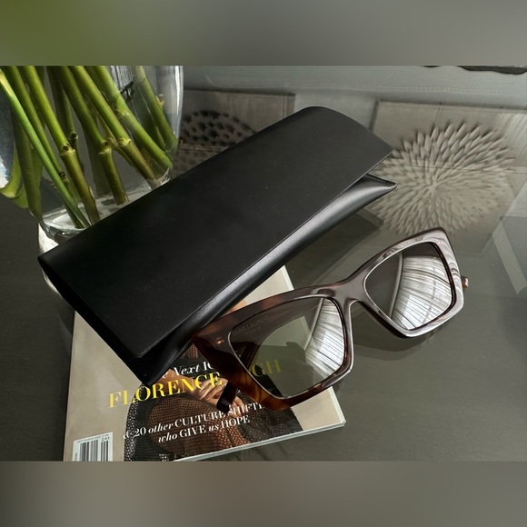 Ysl sunglasses - Picture 6 of 7